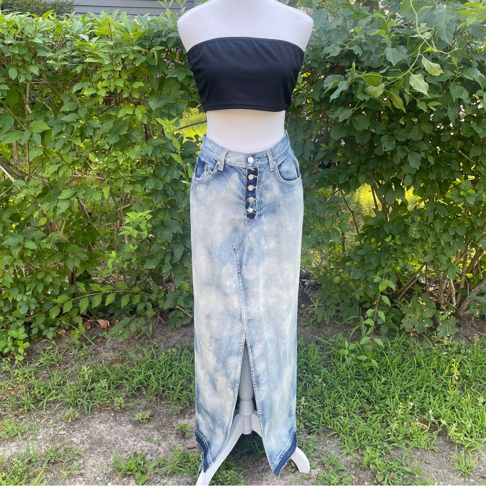 GRLFRND Bianca Reconstructed Split Hem Maxi Jean Skirt in Marble Hill - Picture 4 of 16